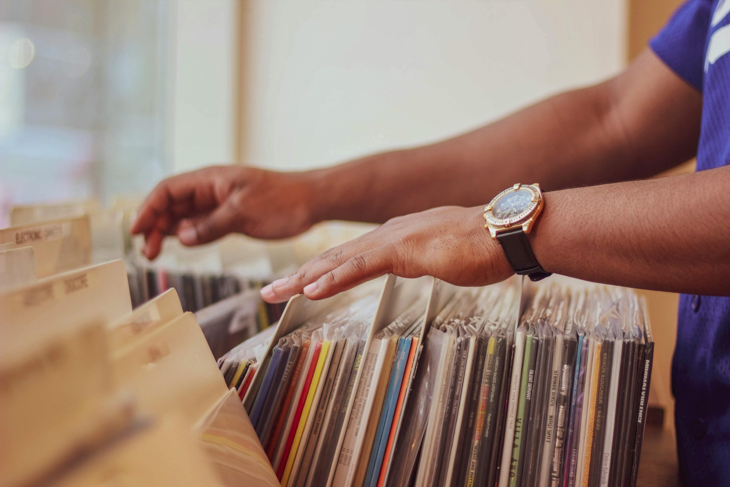 Queda nas vendas de vinil em 2024 levanta questionamentos sobre o futuro do formato