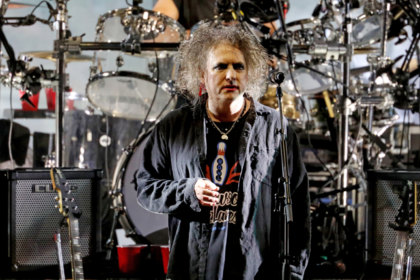 Robert Smith critica preços dinâmicos da Ticketmaster e denuncia ganância na indústria musical