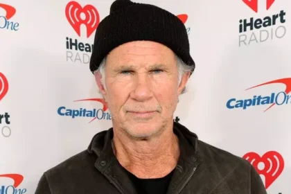 Artista de rua não sabia que era Chad Smith que estava curtindo a sua performance
