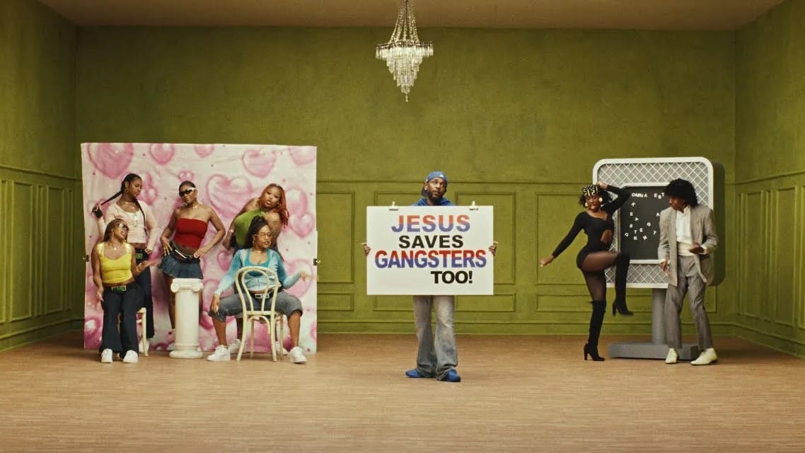 Kendrick Lamar lança clipe de “Squabble Up” e surpreende com mensagens provocativas