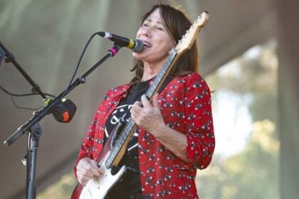 Ouça Nobody Loves You More, novo single de Kim Deal