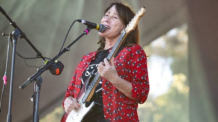 Ouça Nobody Loves You More, novo single de Kim Deal