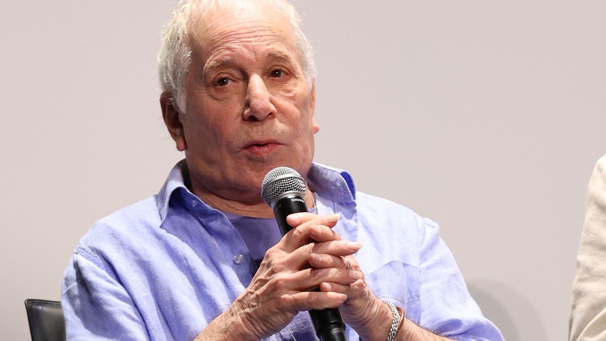Paul Simon reflete sobre a perda auditiva e criatividade