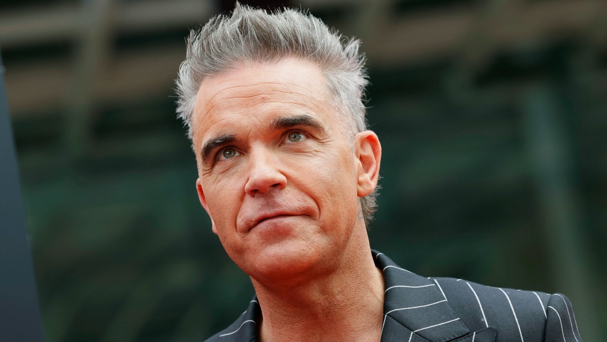 Briga entre Robbie Williams e Jimmy Page reacende