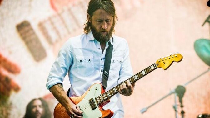 Fender e Chris Shiflett do Foo Fighters lançam nova guitarra assinada Cleaver Telecaster Deluxe