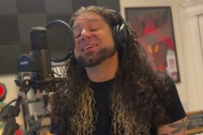 Claudio Sanchez do Coheed and Cambria faz cover de Just Like Heaven do The Cure