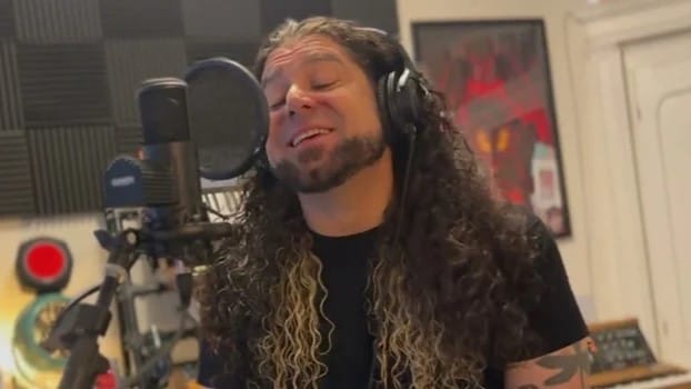 Claudio Sanchez do Coheed and Cambria faz cover de Just Like Heaven do The Cure