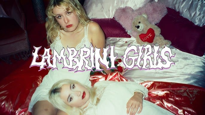 Ouça Love, novo single das Lambrini Girls