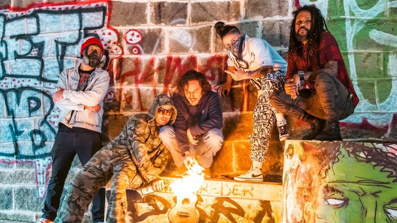 Machete Bomb lança “Rastejando em pé (parte 1)”, live session que precede o álbum homônimo