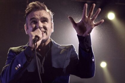 Morrissey entra com ação legal contra troll da internet por campanha de difamação que dura décadas