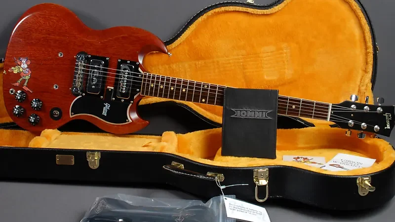Hard Rock Café nega devolução de guitarra icônica à lenda do metal Tony Iommi
