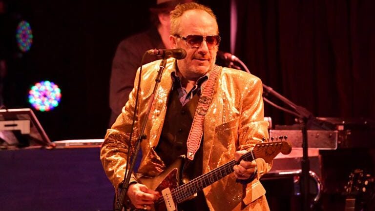 Elvis Costello revisitará músicas antigas em nova turnê Radio Soul