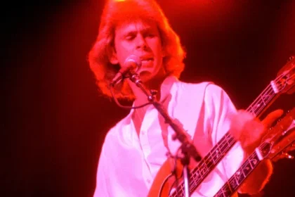 O baixista do Renaissance, Jon Camp, morreu aos 75 anos