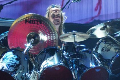 Veja vídeo oficial de despedida de Nicko McBrain
