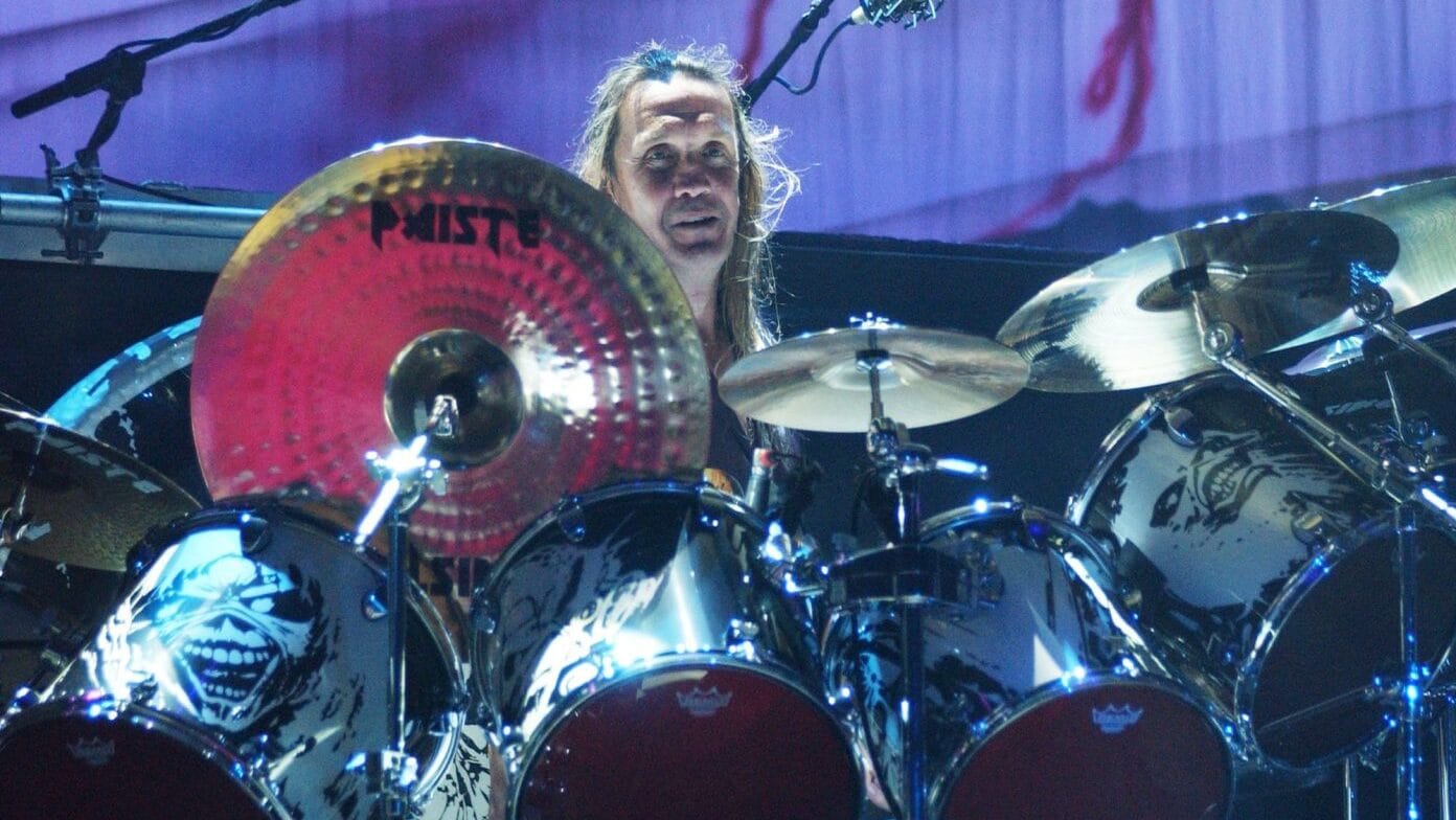 Veja vídeo oficial de despedida de Nicko McBrain