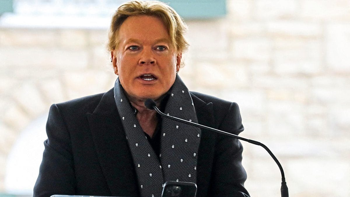 Axl Rose encerra processo por acusação de abuso sexual com acordo privado