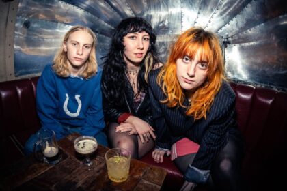 HotWax revela I Wanna Be A Doll, faixa de estreia do álbum Hot Shock