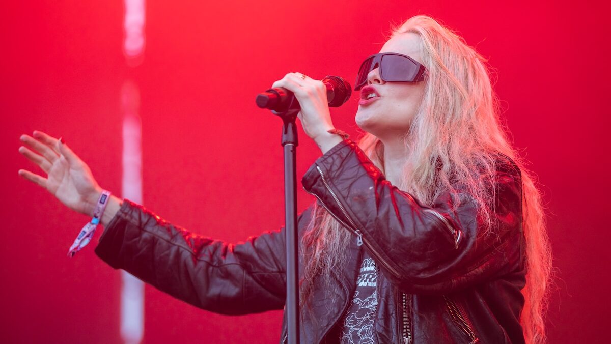 A trajetória de Sky Ferreira: A luta pelo direito de suas música após ser saída da gravadora