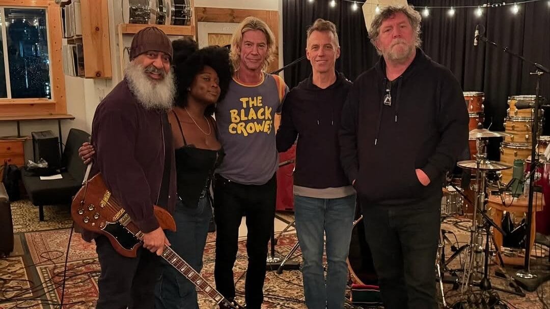 Soundgarden revive pseudônimo Nudedragons em show beneficente com Shaina Shepherd e Duff McKagan