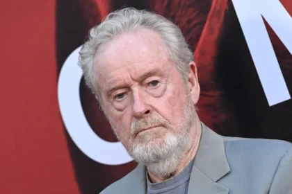 Ridley Scott se afasta de cinebiografia dos Bee Gees após divergências com estúdio