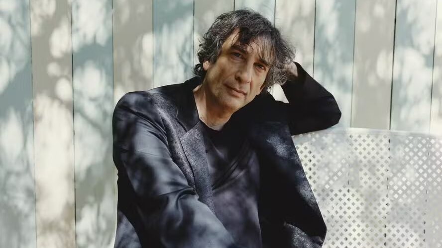 Neil Gaiman responde a acusações de abuso sexual feitas por várias mulheres