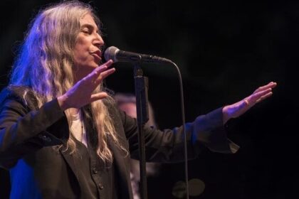 Nova autobiografia de Patti Smith promete mergulho emocional e artístico em sua trajetória