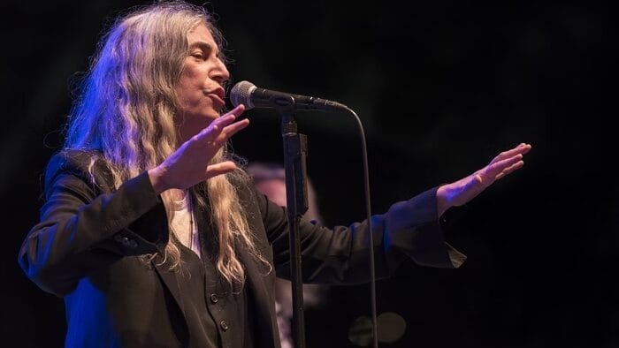 Nova autobiografia de Patti Smith promete mergulho emocional e artístico em sua trajetória