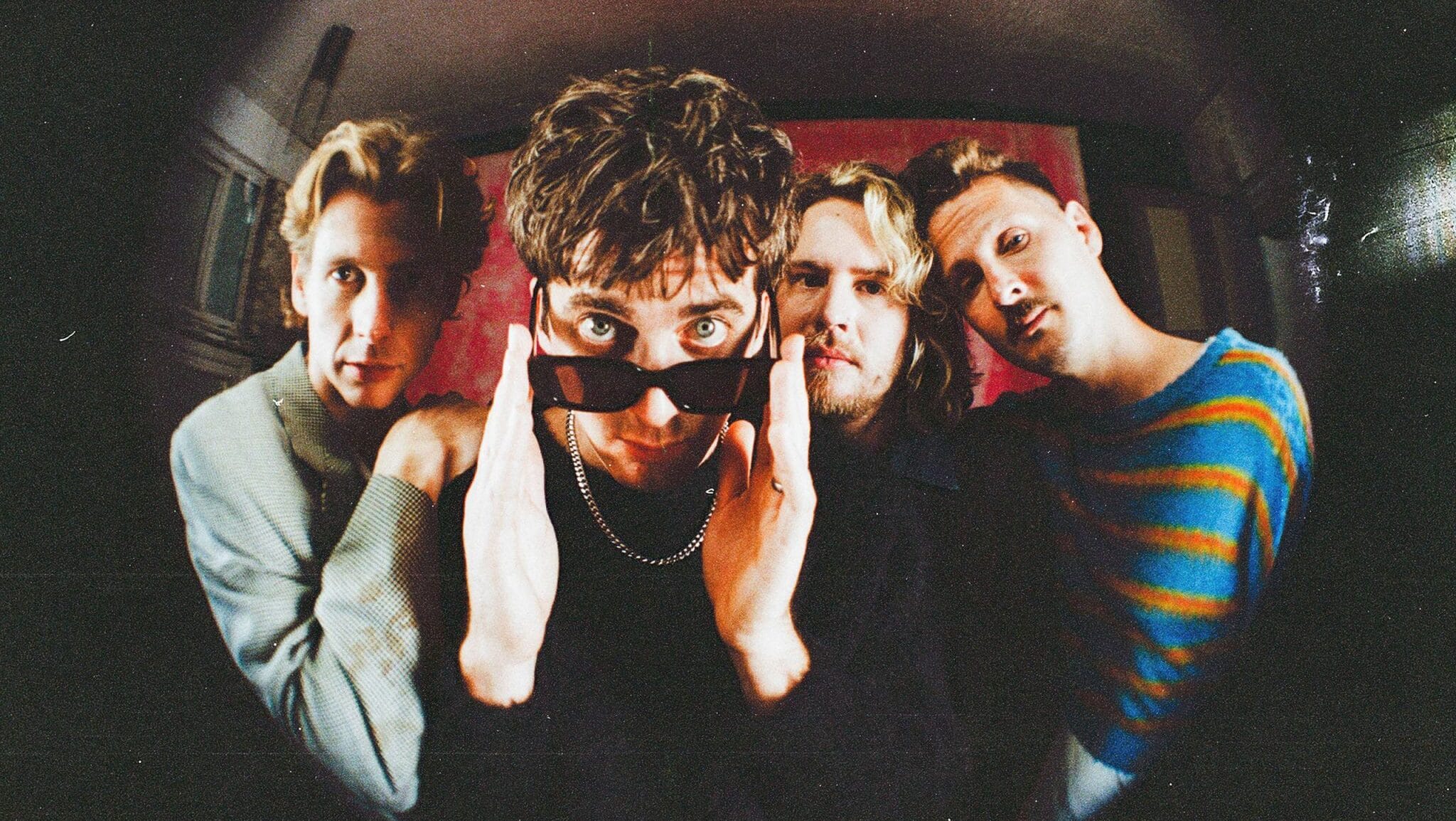 Circa Waves lança “Death & Love Pt.1” e apresenta novo clipe após cirurgia do vocalista