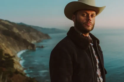 Charley Crockett assina com a Island Records e anuncia novo álbum, “Lonesome Drifter”