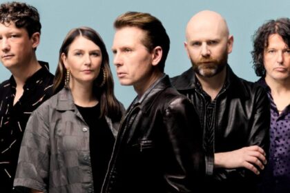 Franz Ferdinand compartilha novo single viciante ‘Hooked’