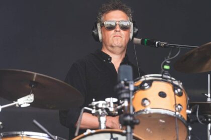 James Ford, produtor dos Arctic Monkeys, revela diagnóstico de leucemia e pausa em projetos musicais
