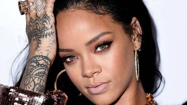 Rihanna responde a fã que cobrou novo álbum em 2025 e brincou com apelido