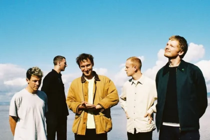 Squid lança clipe de “Building 650” e detalha inspirações por trás da nova música