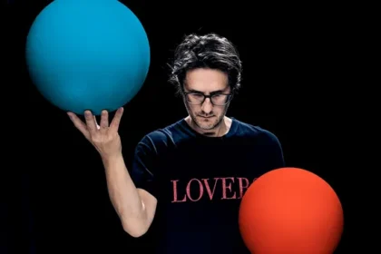 Steven Wilson lança Headphone Dust para download de áudio imersivo