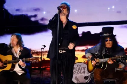 Black Crowes recebem John Fogerty e Slash em show beneficente nos Estados Unidos