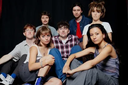 Black Country, New Road anuncia novo álbum Forever Howlong e lança single Besties