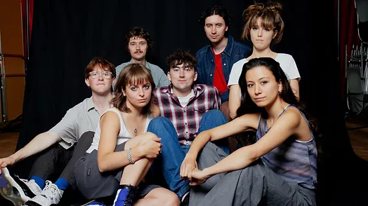 Black Country, New Road anuncia novo álbum Forever Howlong e lança single Besties