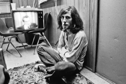 A experiência inusitada de Graham Nash ao ouvir o álbum Harvest de Neil Young