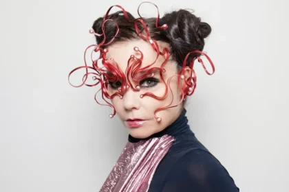 Björk mantém esperança no futuro do planeta: “A biologia sempre vence”