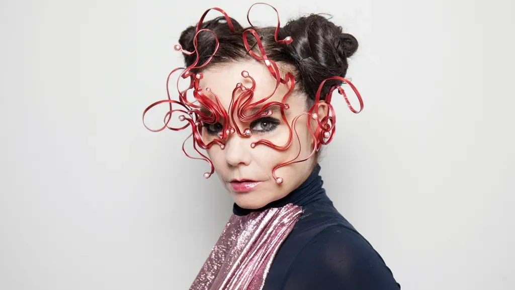 Björk mantém esperança no futuro do planeta: “A biologia sempre vence”