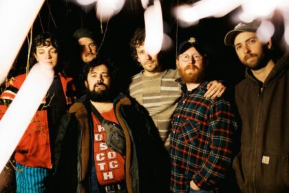 Fust anuncia novo álbum “Big Ugly” e lança single “Spangled”