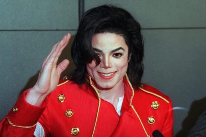 Michael Jackson processado por suposto tráfico infantil