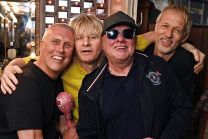 Mantra of the Cosmos lança novo single com Noel Gallagher em show histórico no Cavern Club