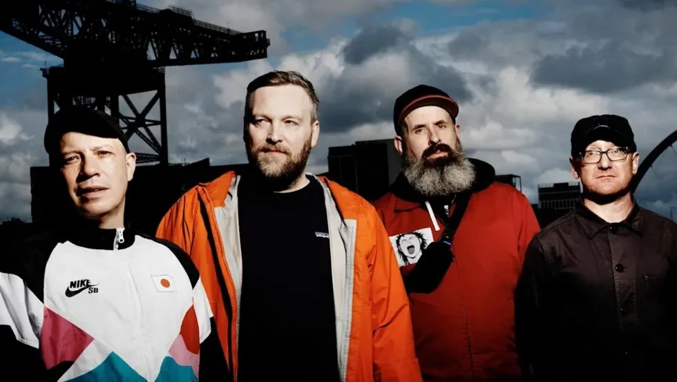Mogwai retorna com álbum “The Bad Fire” após anos desafiadores e conquista inesperada