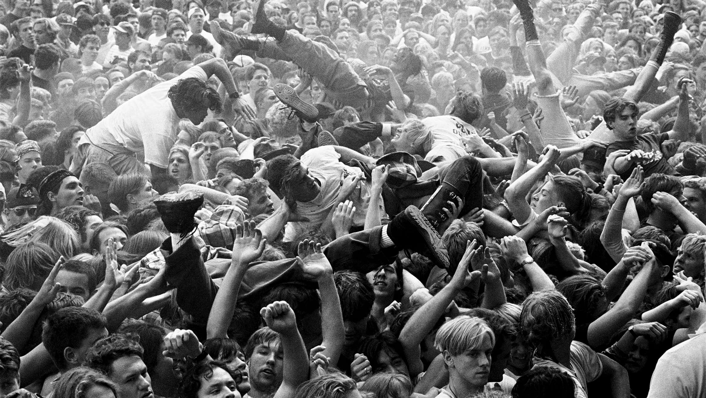 Origem e evolução do mosh: da rebeldia punk ao debate atual sobre segurança