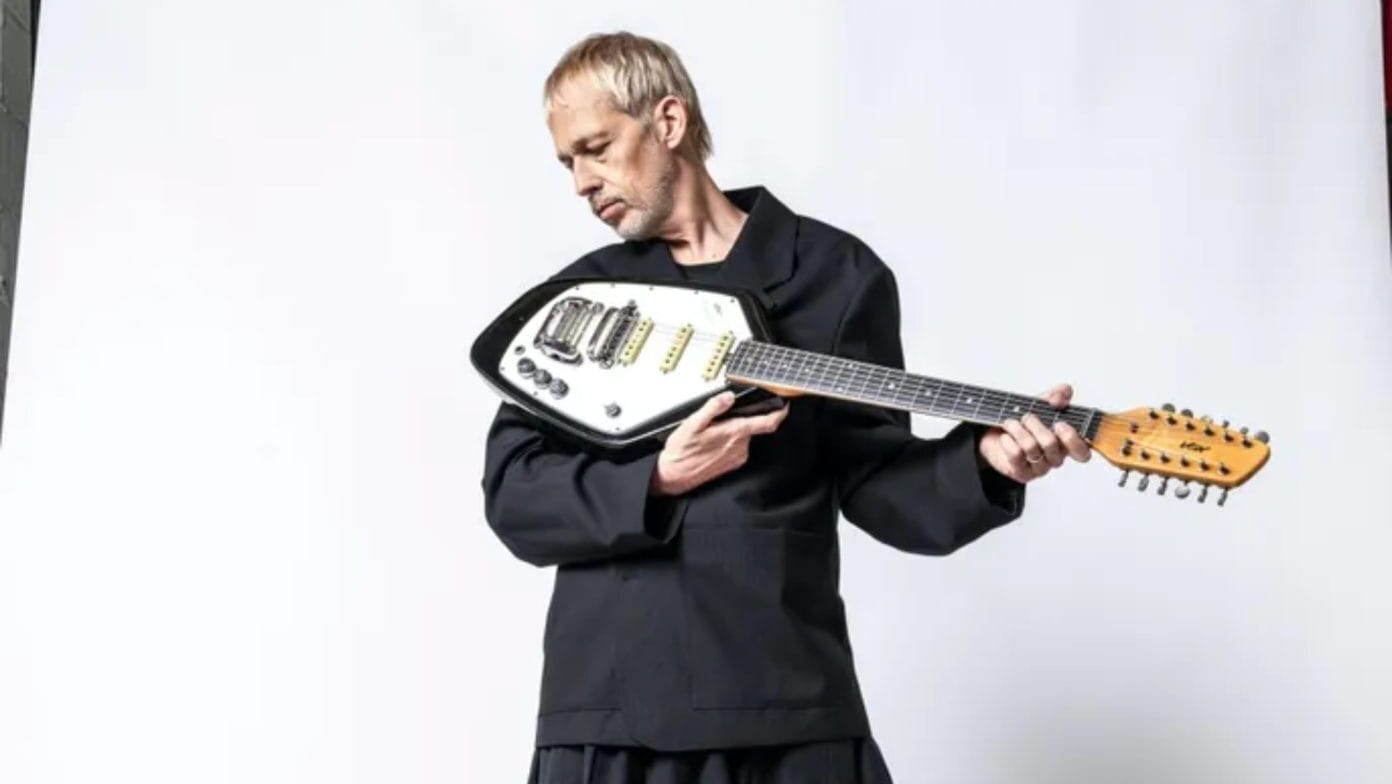 Andy Bell lança single inédito e anuncia shows acústicos em turnê por lojas independentes