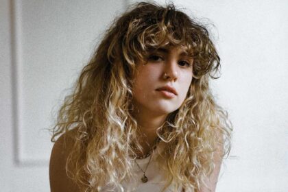 Fiona-Lee lança EP de estreia e discute autoaceitação em nova música