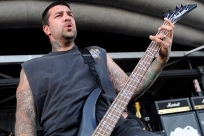 Baixista fundador Chris Beattie deixa o Hatebreed após 30 anos