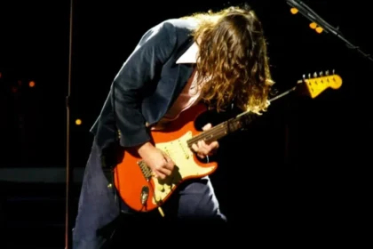 A música do Led Zeppelin que inspirou o retorno de John Frusciante à música