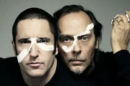 Ouça Trent Reznor e Peter Murphy no dueto de synth-funk “Swoon”